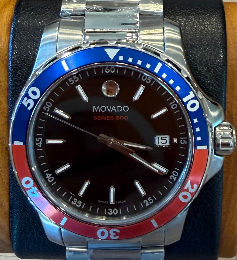 Movado Series 800 Quartz Black Dial Pepsi Bezel Men's Watch Model 2600152: Movado Series 800 Quartz Black Dial Pepsi Bezel Men's Watch Model 2600152. Stainless steel case with a stainless steel bracelet. Uni-directional rotating stainless steel bezel with a blue and red (Pep