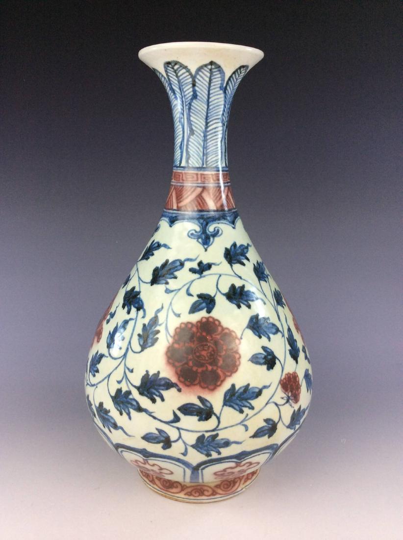 Chinese porcelain ble & white with underglazed red vase (1 of 7)