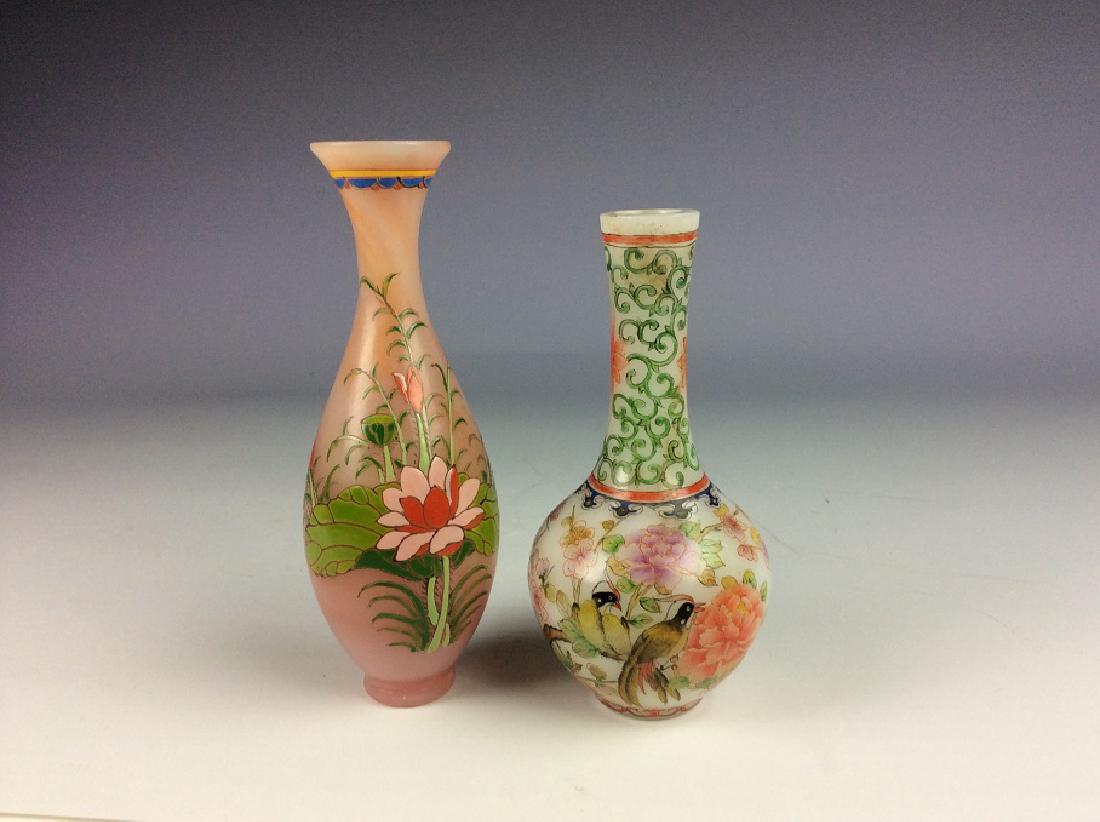 A set of two Chinese glass vase, enamel painted (1 of 4)
