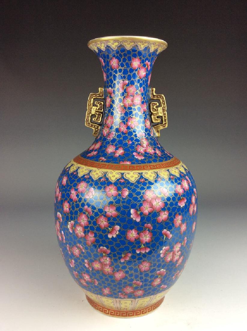 Chinese porcelain vase, famille rose on blue glazed: Chinese porcelain vase, famille rose on blue glazed ground, signed Size & Condition: Please see the last picture for detail. 紐約诺顿艺术拍卖公&#