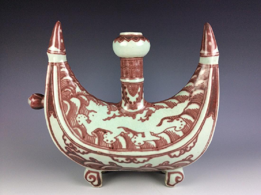 Rare islamic Yuan / Ming style Chinese porcelain kendy,: Rare islamic Yuan / Ming style Chinese porcelain kendy, underglazed red, ship shpae, decorated Size & Condition: Please see the last picture. 紐約诺顿艺术ৡ