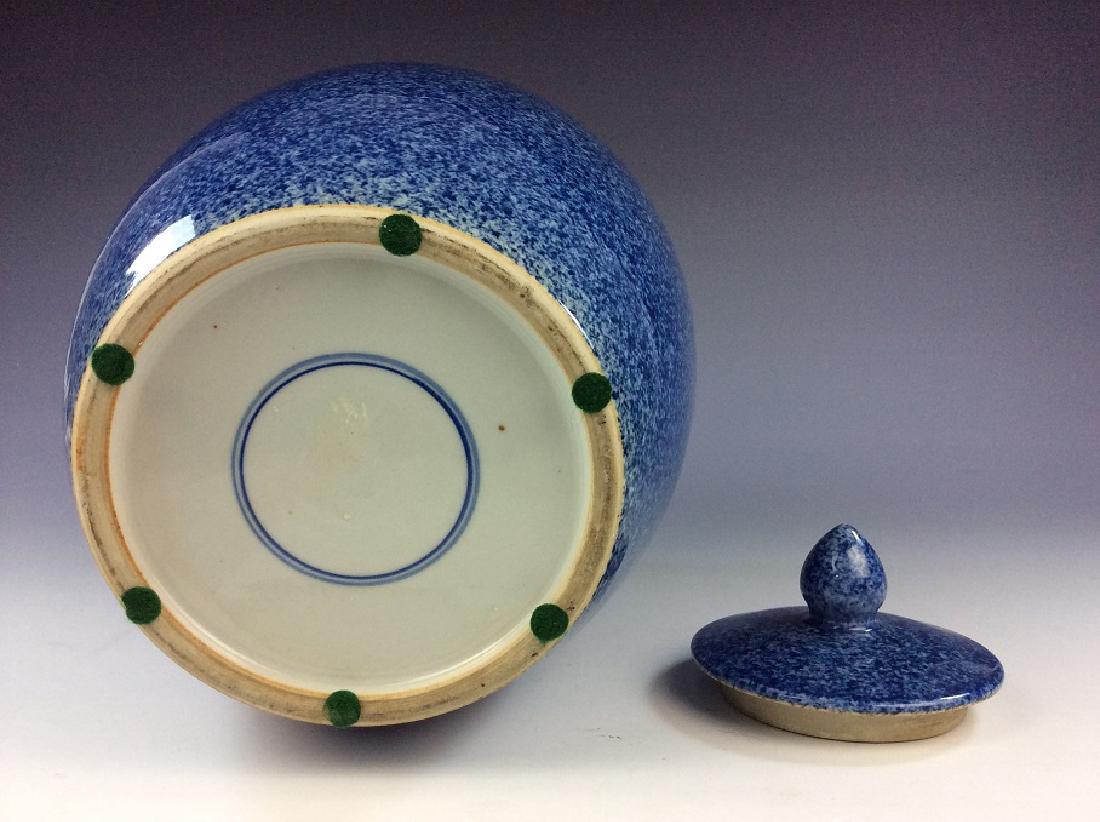 Fine Chinese porcelain jar with lid, blue ground (1 of 4)