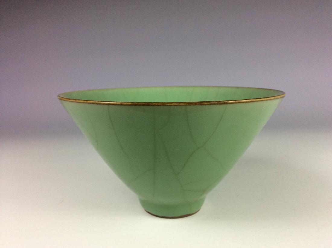 Chinese celadon crackled glaze bowl. (1 of 5)