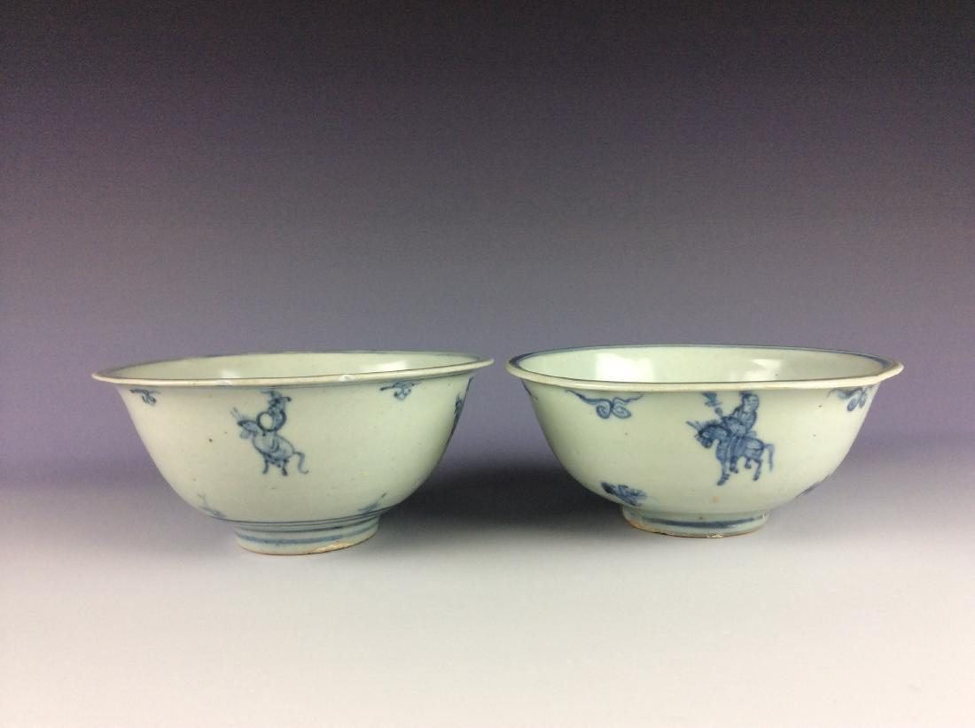 Pair of Chinese Ming Dynasty B/W bowls with the eight (1 of 5)