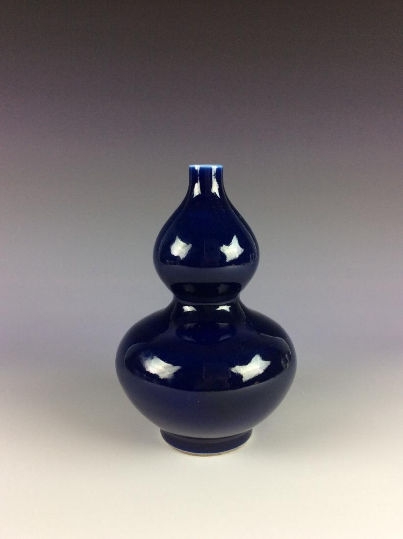 Fine Chinese cobalt blue double gourd bottle vase with (1 of 5)