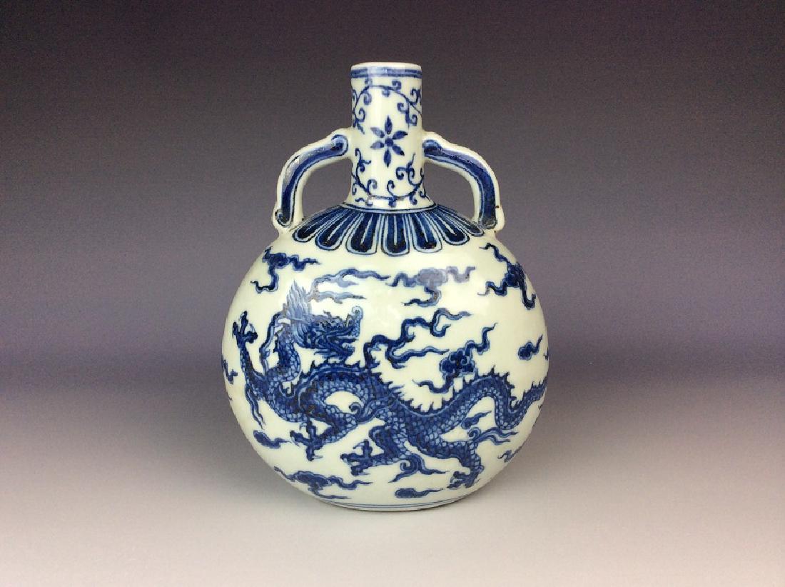 Fine Chinese porcelain vase, blue & white glazed, (1 of 7)