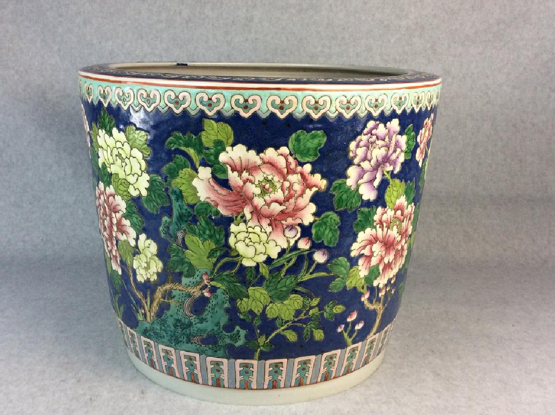 Vintage Chinese porcelain pot, famille rose glazed, (1 of 5)
