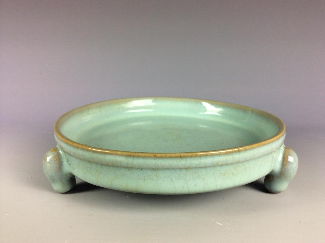 Chinese celadon crackled glaze  tripod washer (1 of 6)