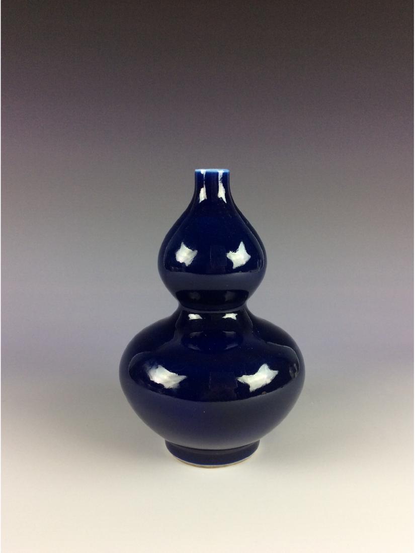 Fine Chinese cobalt blue double gourd bottle vase with (1 of 5)