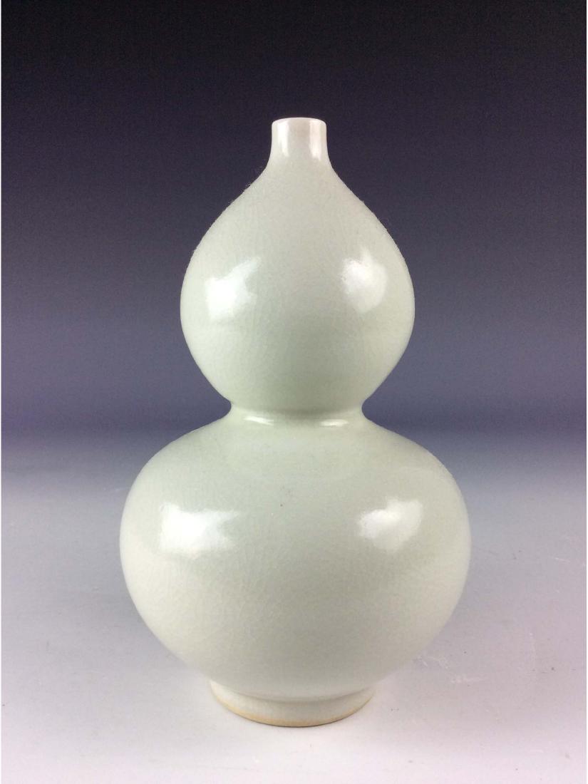 Chinese white glaze double gourd bottle vessel marked (1 of 5)