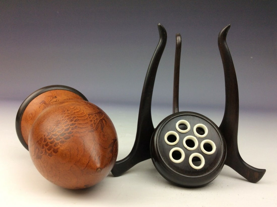 Chinese Rare Chinese cricket container, made by gourd with stand
 (1 of 8)