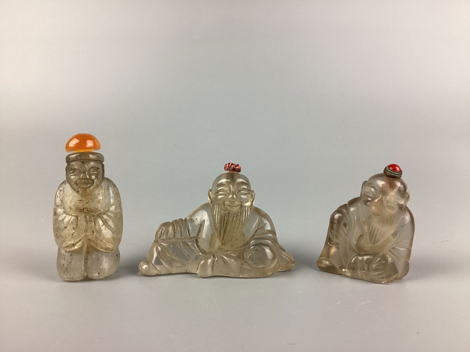 A set of three (3) snuffle bottles, Differ in size, material, color, design (1 of 4)