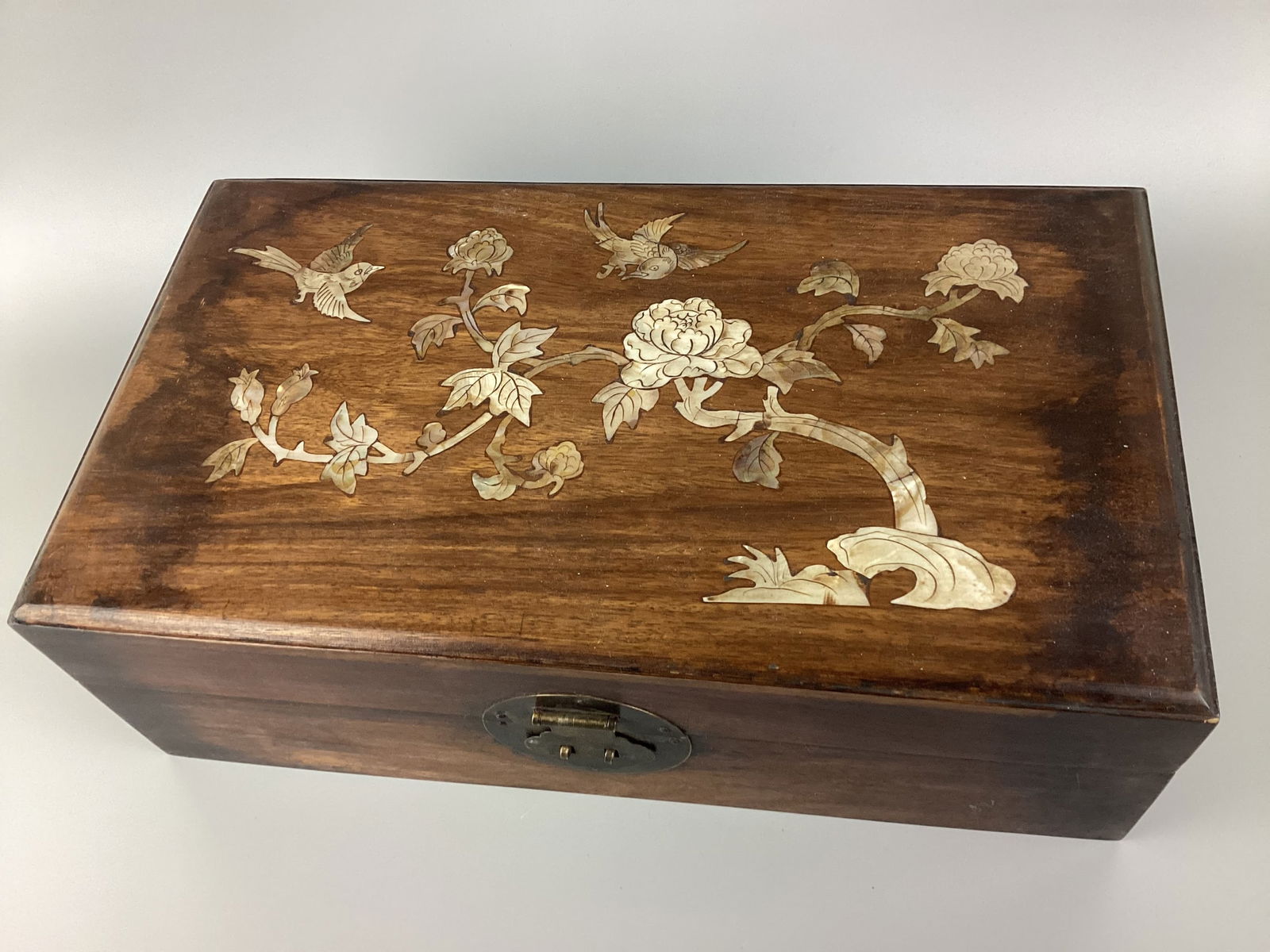 Chinese 18C QING, ; A LARGE HUANGHUALI INLAID MOTHER-OF-PEARL BOX AND COVER (1 of 11)