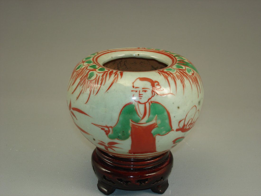 Chinese Jing Dynasty style of Red & Green Glaze Porcela: Jing Dynasty style of Red & Green Glaze Porcelain Pot With Figures, 3.1" x 4.5". Shipping: We provide in house packing and shipping services at buyer's expense. The estimated shipping cost (exclude in