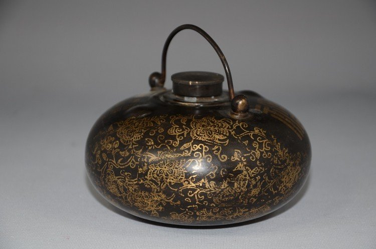 Chinese copper pot, Marked: Chinese copper pot, Marked Size: 5 " D. Condition: Good condition. (Refer to the pictures.) Shipping: We provide in house packing and shipping services at buyer's expense. The estimated shipping cost 