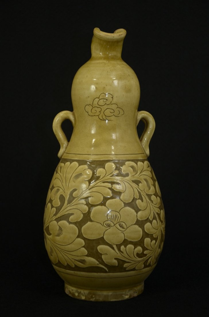 Chinese Ming dynasty Ci-zhou style vase: Chinese Ming dynasty Ci-zhou style vase, decorated with slight carved floral patterns. Size: 12" H 5 1/2" W Condition: Good condition (refer to pictures) Shipping: We provide in house packing and ship