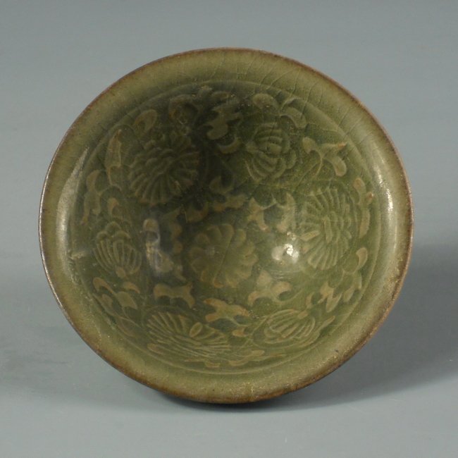 Chinese Song Dynasty Yao-zhou kiln style bowl: Chinese Song Dynasty Yao-zhou kiln style bowl, with engravings of flower and foliage design on crackled glaze. Size: 4" D. 1.75" Ht. Condition: Good condition, refers to pictures. Shipping: We provide