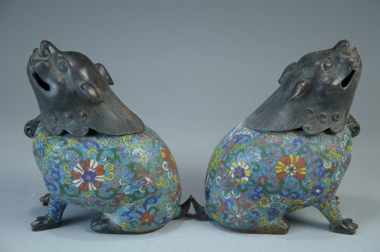 Important a pair of Chinese collisone incense, marked: Important a pair of Chinese collisone incense, marked Size: 6" Ht. 4.75" L, 3.75" W Condition: Good condition, refers to pictures. Shipping: We provide in house packing and shipping services at buyer'