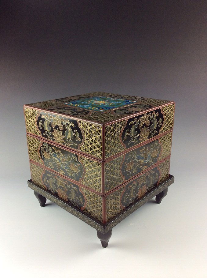 Elegant Chinese Clousure Gold Polychrome Painting: 戧金彩绘三叠方漆盒饰景泰蓝宝相花纹样 Elegant Chinese polychrome painting with clousure gold