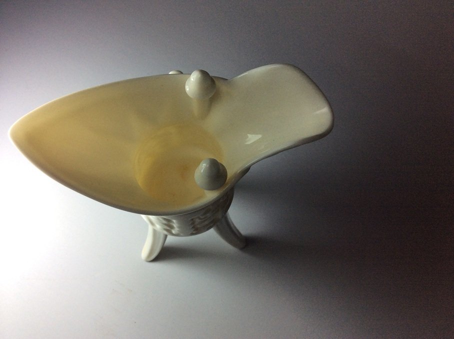 Very pretty Egg shell thin Chinese Ming style white: Very pretty Egg shell thin Chinese Ming style white glazed wine cup, Size & Condition : see the last picture 专业打包 发货全球 ฟ