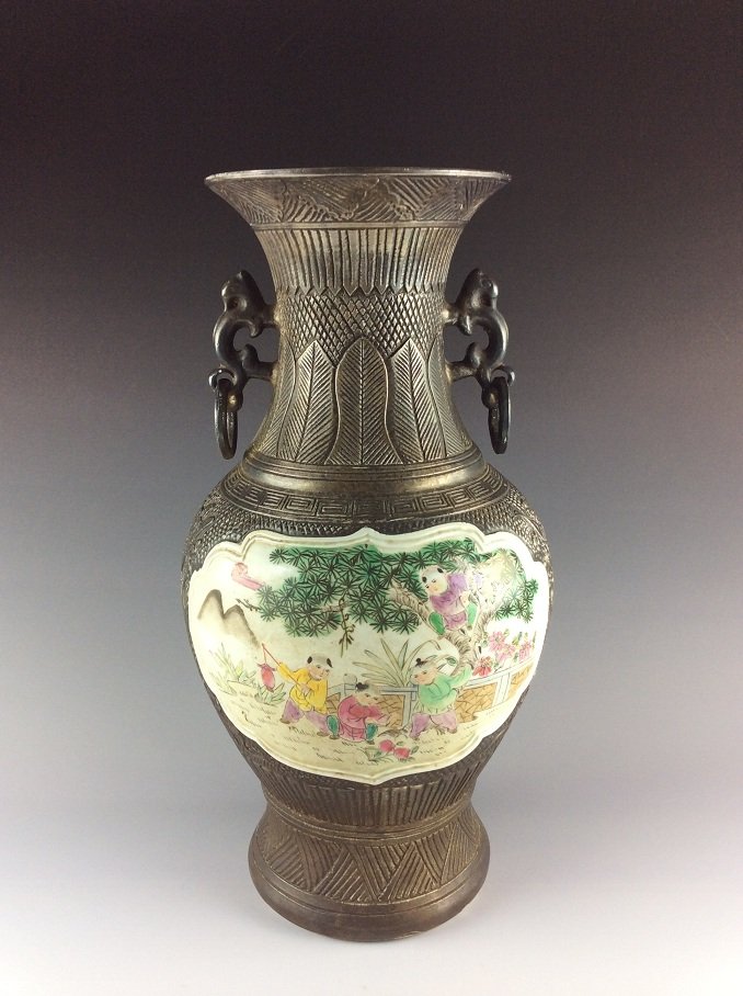 Vintage Chinese Poreclain Vase Imitation bronze Ware: 仿铜器粉彩开光童戏瓶 Vintage Chinese famillie rose poreclain vase, imitation bronze Ware, two panels painted with Children. Size: 15.3" Ht. 