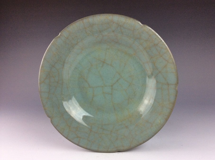 Fine Chinese Guan style porcelain bowl (1 of 4)