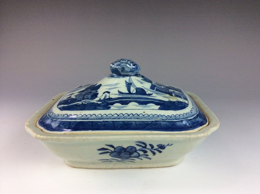 18C Chinese erxport porcelain blue & white bowl with (1 of 5)