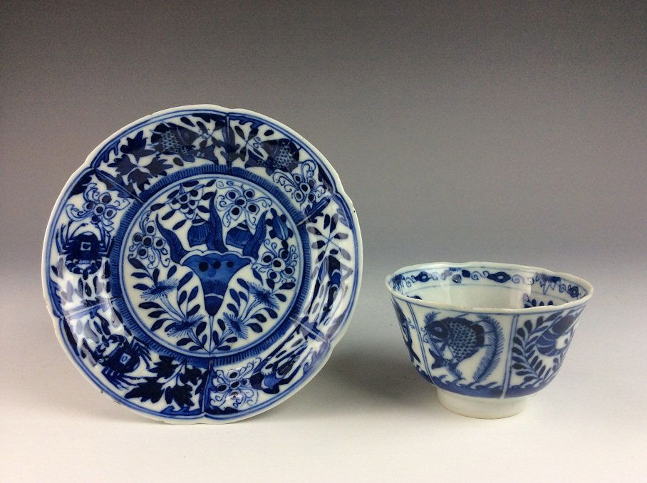 18C Chinese erxport porcelain blue & white set of plate (1 of 3)