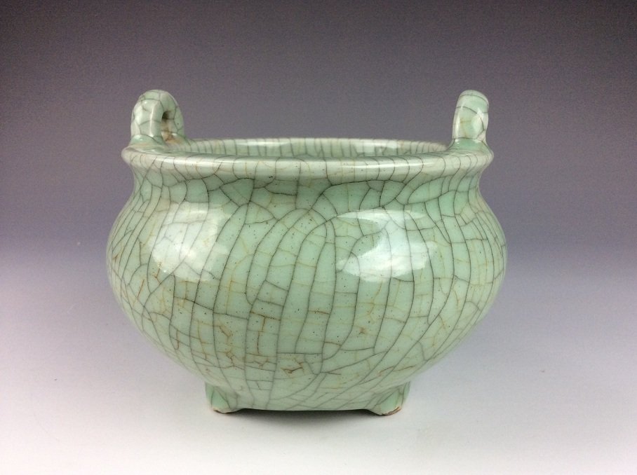 Fine Chinese Song Ge ware style porcelain censer (1 of 6)