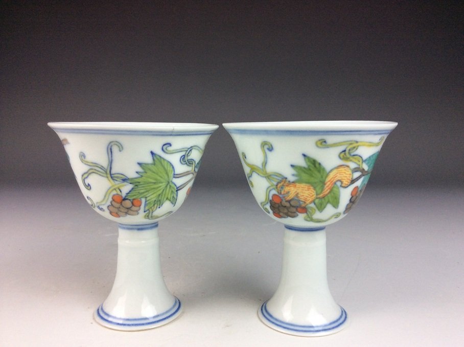 Pair of Chinese porcelain cups, Doucai glazed (1 of 5)