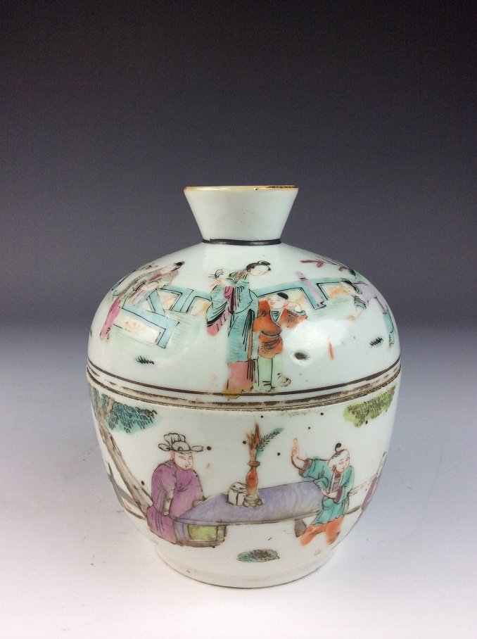 Chinese porcelain pot with lid, famille rose glazed on (1 of 5)
