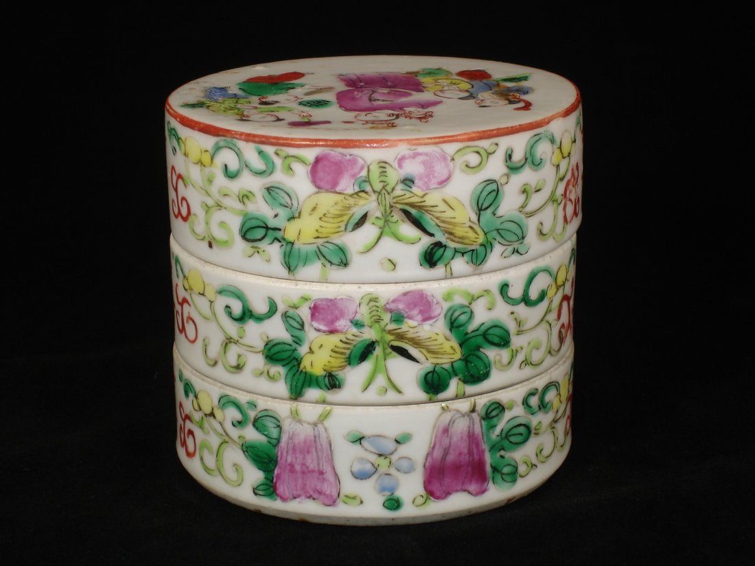 Chinese porcelain boxes, famille rose glazed (1 of 6)