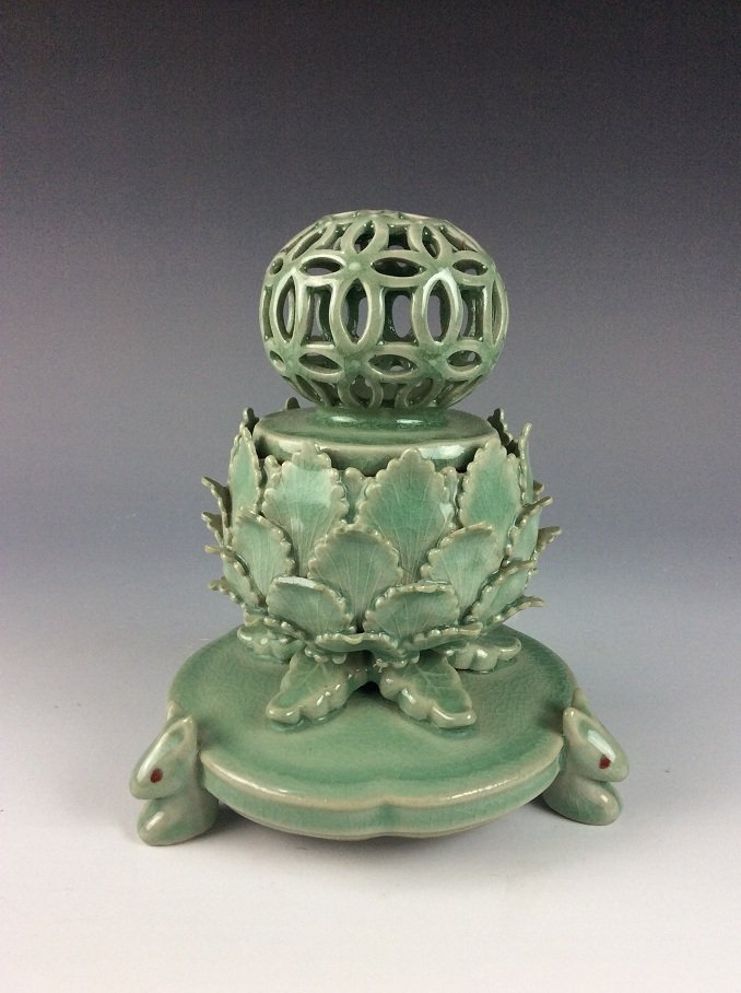 Rare Chinese green glazed porcelain censer (1 of 6)
