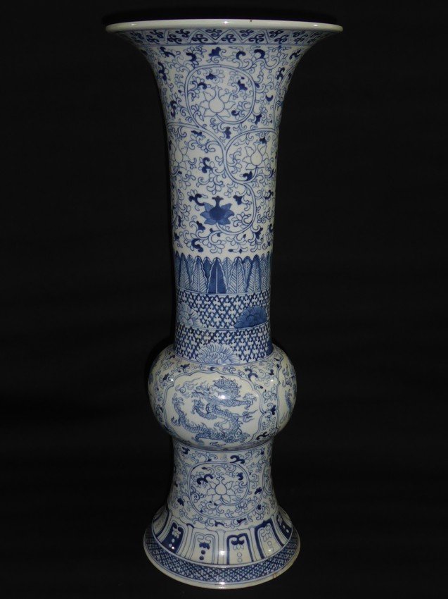 Very fine & Rare Chinese porcelain vase, blue & white (1 of 8)