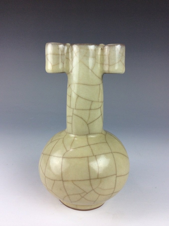 Fine Chinese Song Guan ware style porcelain vase, (1 of 4)