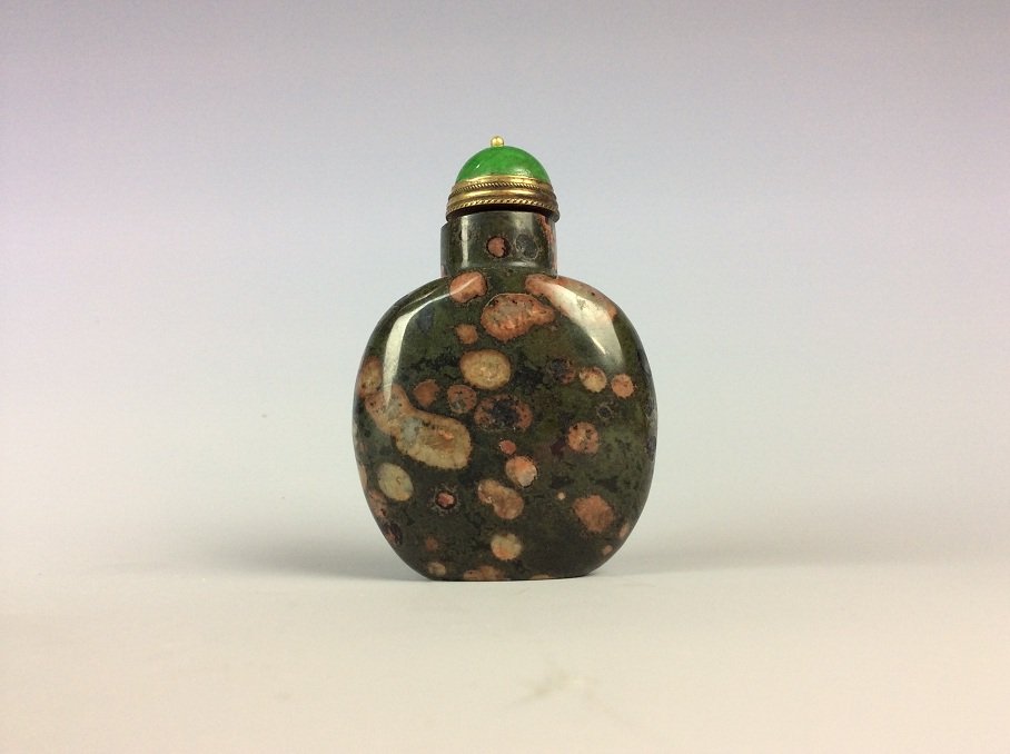 Rare Chinese natural hard stone snuff bottle (1 of 2)