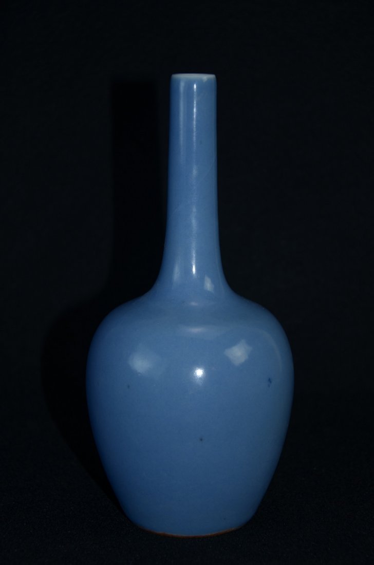 Fine Chinese blue glazed vase (1 of 3)