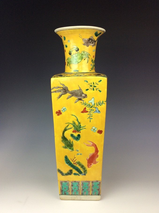 Unique Chinese verte square vase whith fish and lilly: 黄釉鱼藻纹方瓶 Unique Chinese verte square vase whith fish and lilly pond decoration, six character mark on base. Size & Condition: please see the last pictur