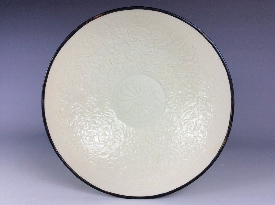 Important Fine Chinese Song Ding style, white glazed (1 of 10)