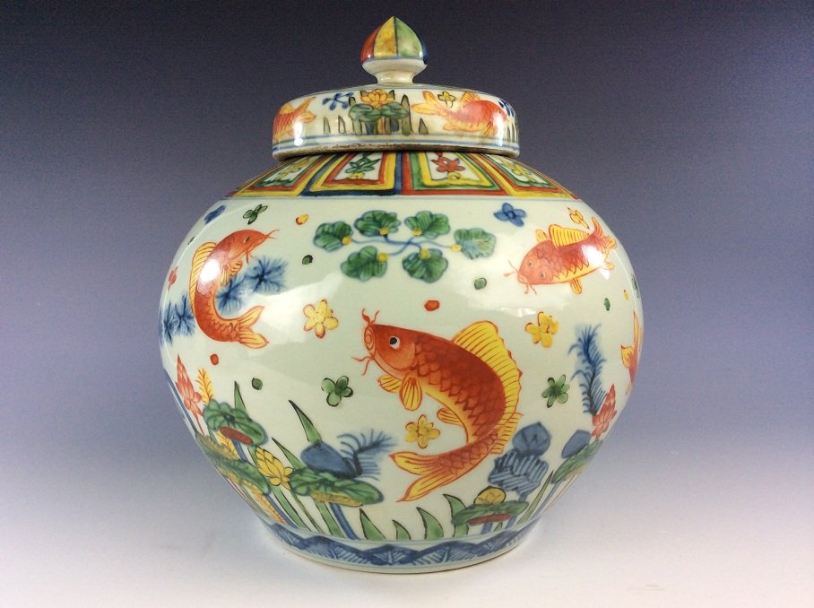 Fine Chinese Ming Dynasty style Wucai glazed jar with (1 of 5)