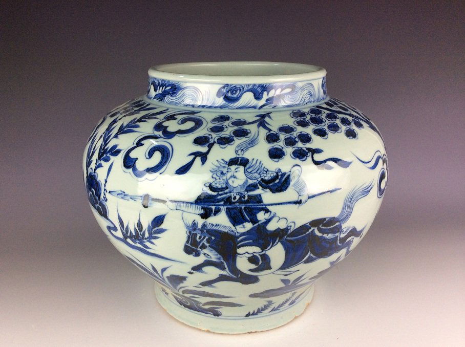 Vintage Yuan style Chienese porcelain jar, blue & white (1 of 7)