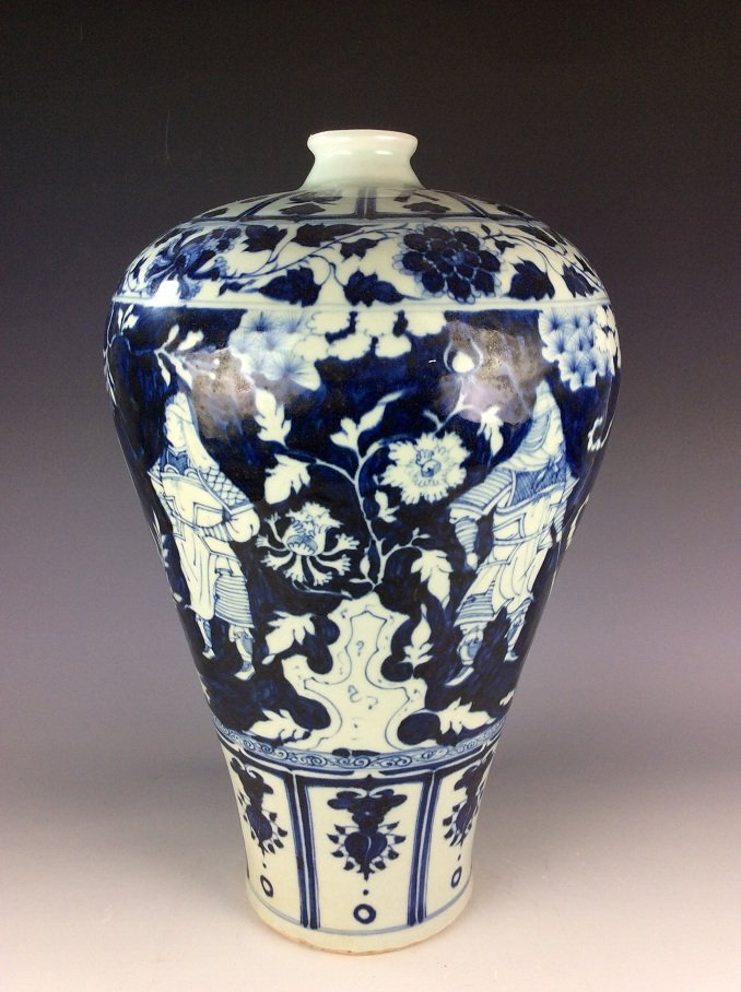 Ming style Chinese porcelain vase, Meiping shape, blue (1 of 6)