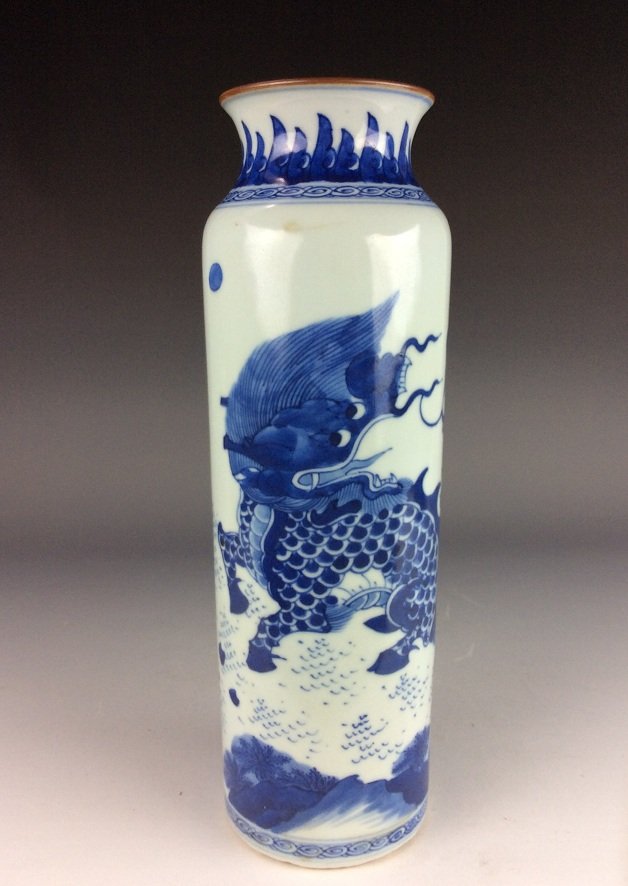 Chinese porcelain vase, red glaze, markChinese (1 of 5)