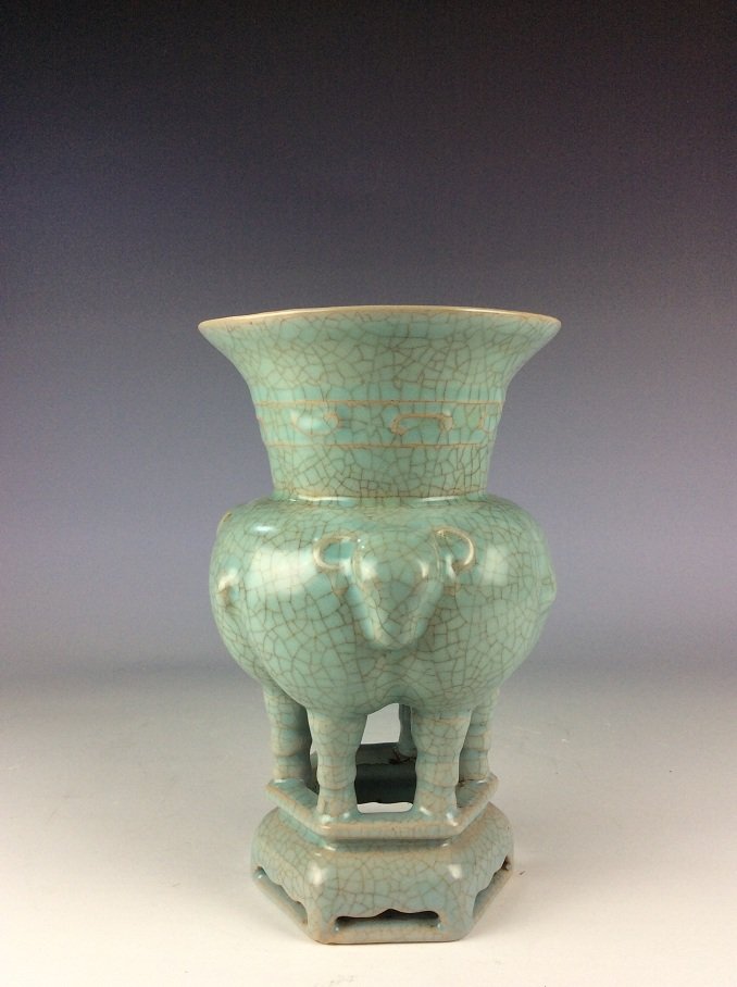 Fine Chinese porcelain vase, celadon glazed (1 of 5)
