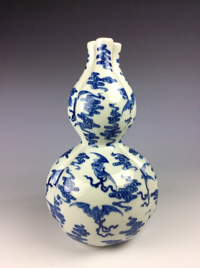 Fine Chinese porcelain vase, blue & white glazed, (1 of 6)