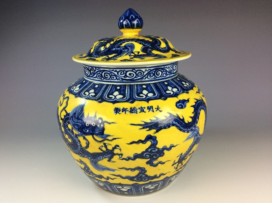 Fine Chinese Ming style porcelain vase,  Wucai glazed, (1 of 8)