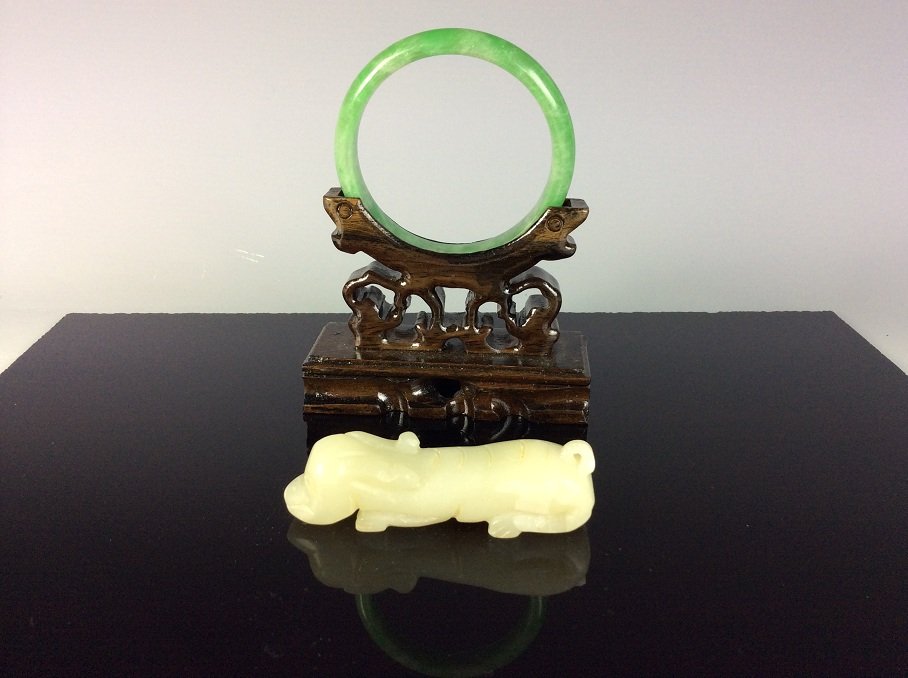 Two piecies, 1 jadeite bangle and 1 carved jade dog (1 of 3)