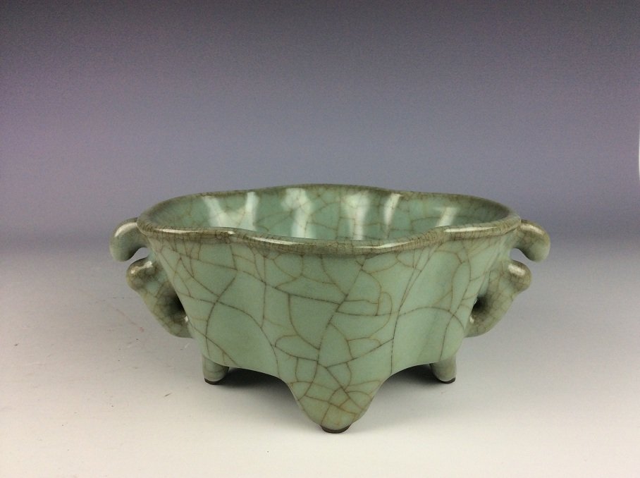Chinese porcelain censer with pair of ears, Guan style (1 of 5)