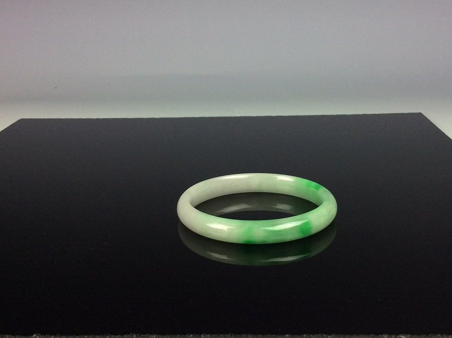 Fine Chinese jadeite bangle (1 of 3)