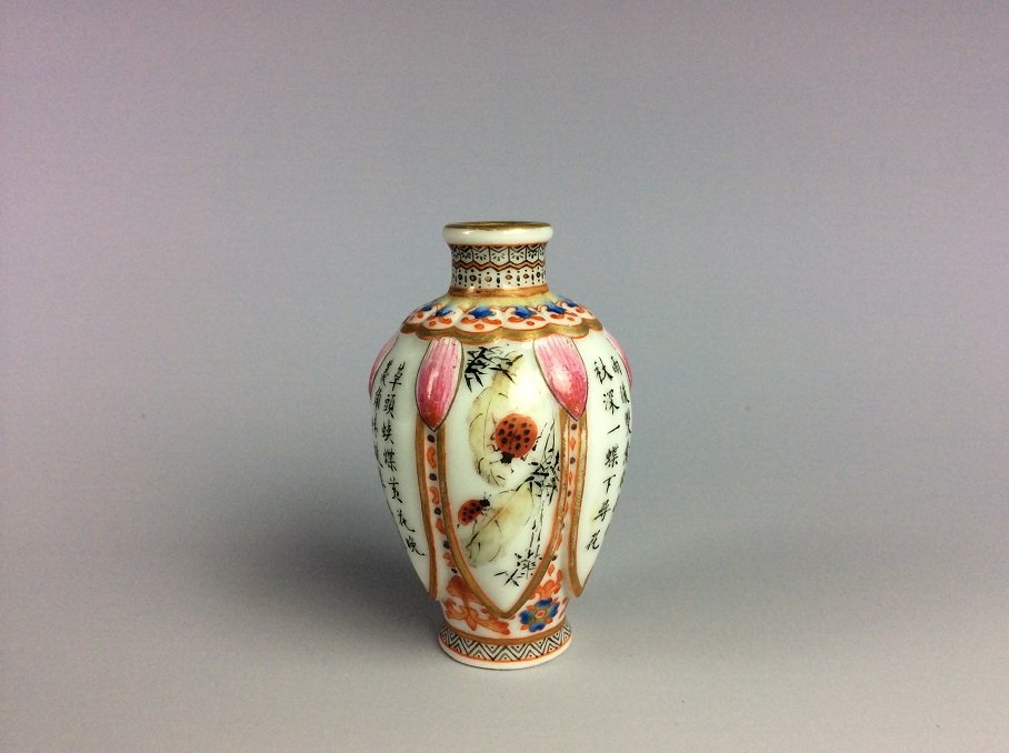 Fine Chinese porcelain snuff bottle, enamel glazed, (1 of 6)